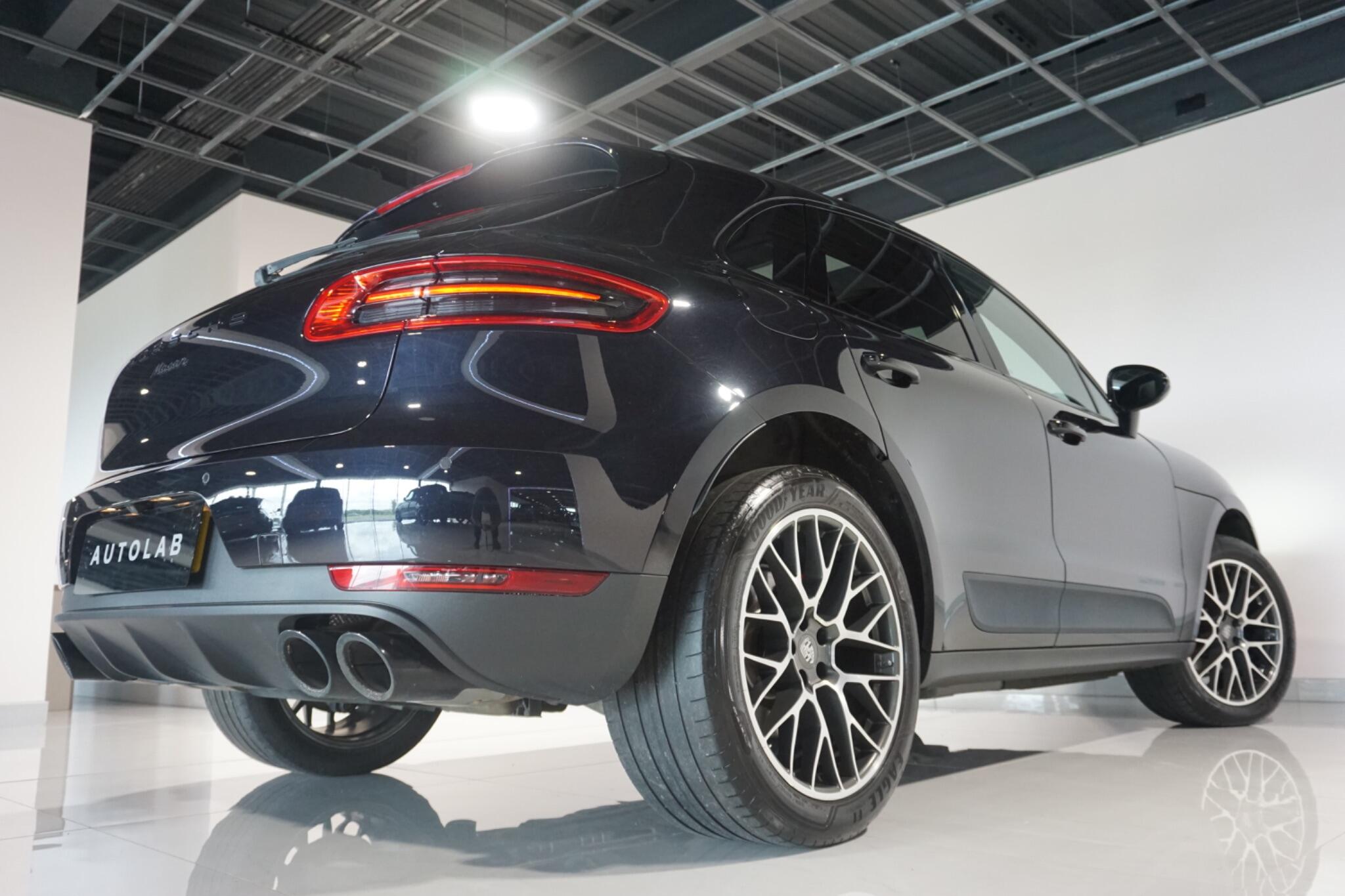 Porsche Macan 2.0T SUV 5dr Petrol PDK 4WD Euro 6 (s/s) (252 ps)